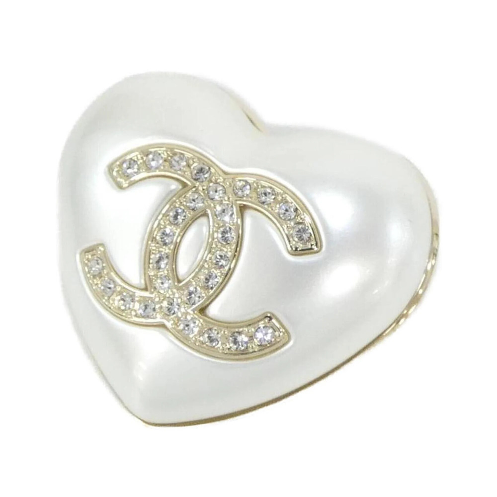 CHANEL White Brooch - Picture 1 of 3